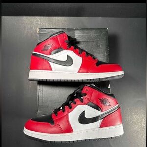 Air Jordan 1 Mid GS 'Chicago Black Toe' Sneakers